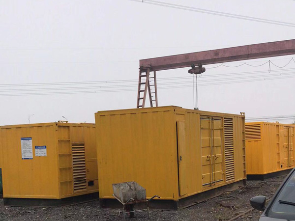 牡丹江100kw柴油发电机组每小时油耗？